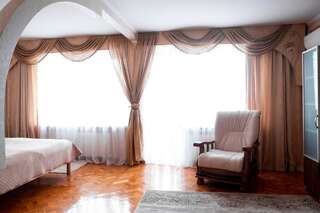 Отель Отель Галичина Тернополь Люкс "Комфорт"-1